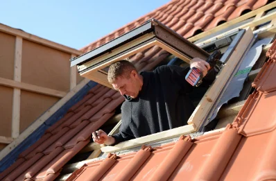 Pose de fenêtres de toit Velux à Prayols